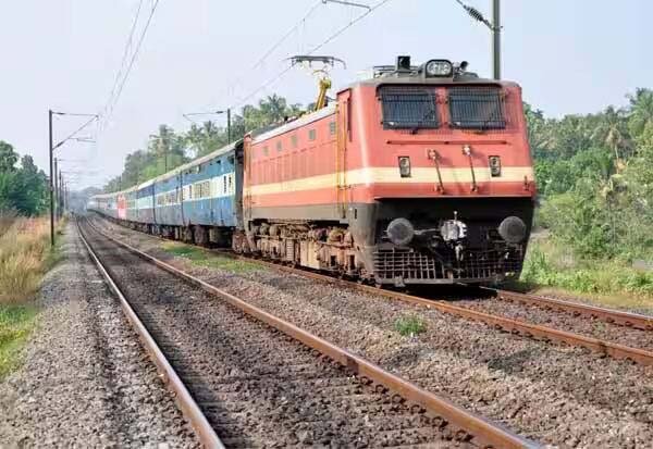 ஆன்லைனில் ரயில் டிக்கெட் முன்பதிவு:   புதிய நடைமுறை அமலுக்கு வருகிறது